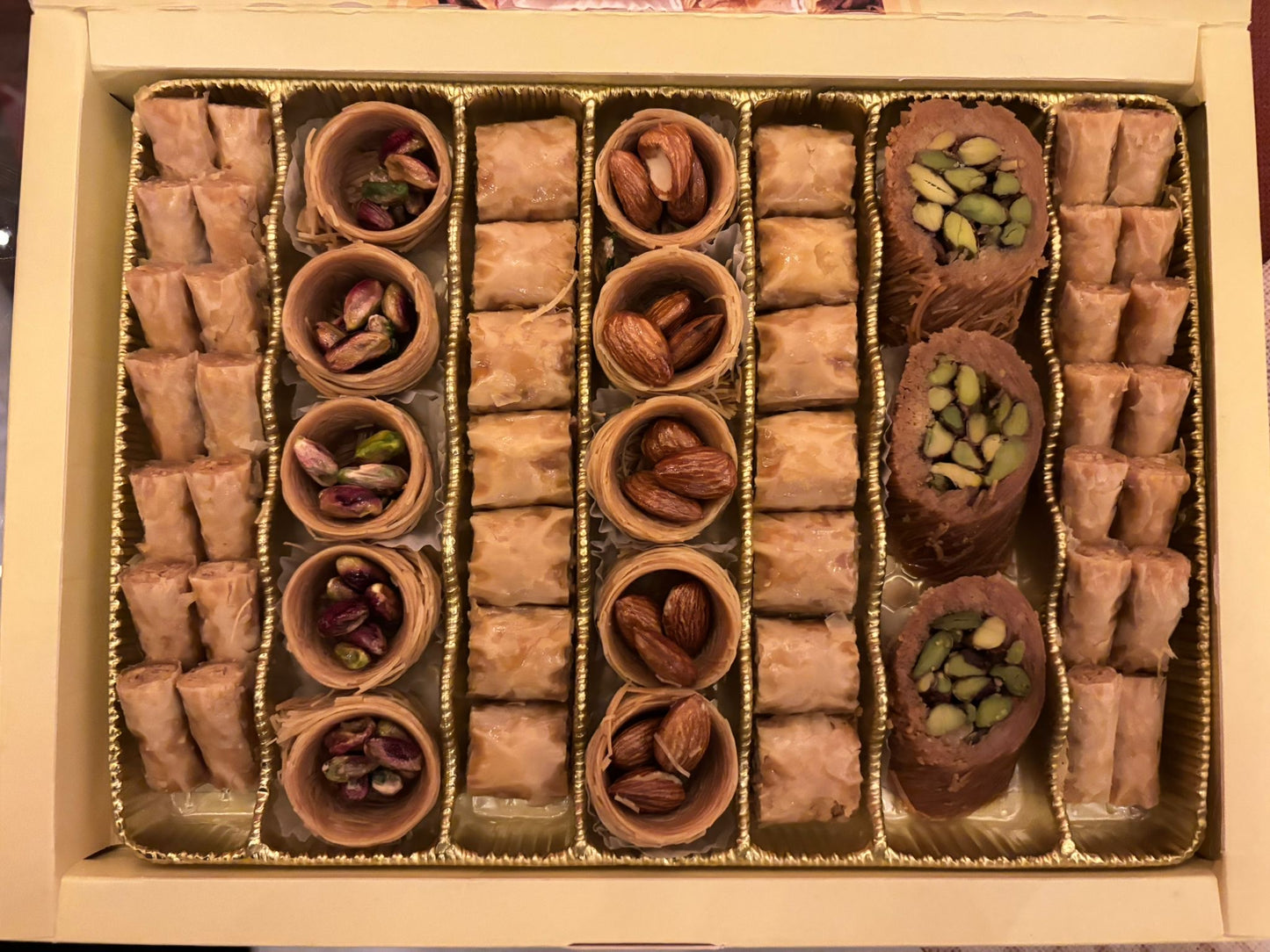 علبة حلويات شرقيه مشكله 500 جم